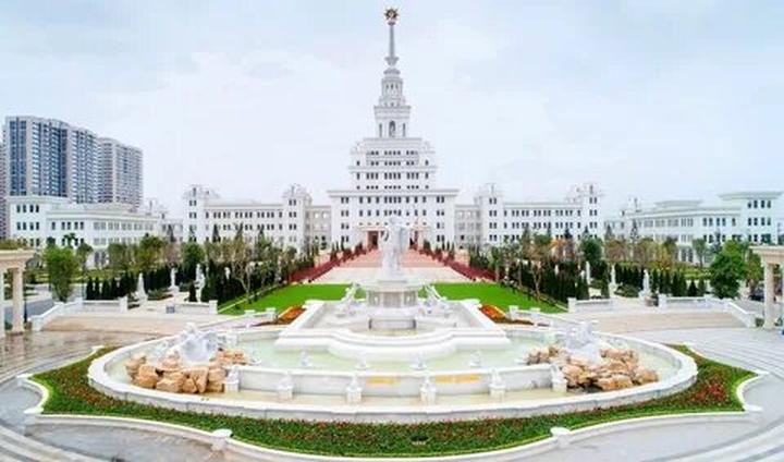 Từ Gần 300 bé mẫu giáo
