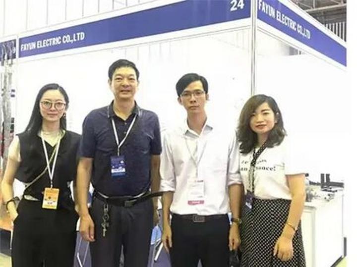 Triệu Lộ Tư cắt phăng mái tóc - Cảm hứng video marketing từ Hotspot Matrix